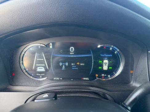 Used 2020 Cadillac Escalade ESV Premium Luxury image 16