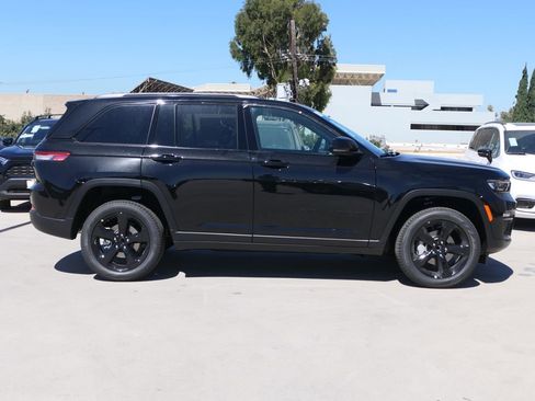 New 2025 Jeep Grand Cherokee Limited w/ Black Appearance Package image 2