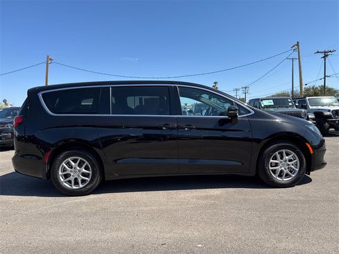 New 2025 Chrysler Voyager LX image 6