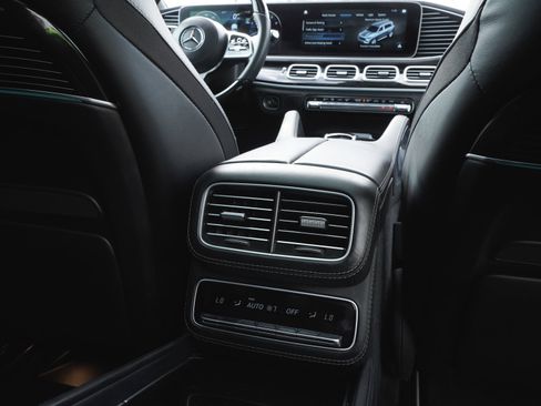 Used 2023 Mercedes-Benz Maybach GLS 600 4MATIC image 47