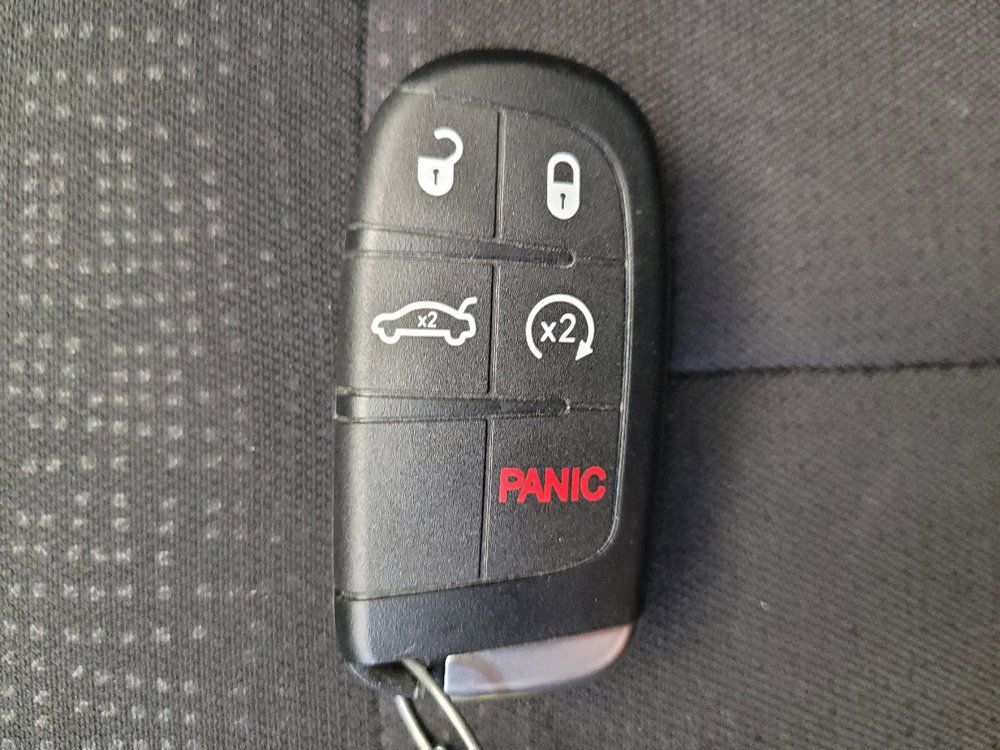 Used 2015 Chrysler 200 Limited FWD image 32
