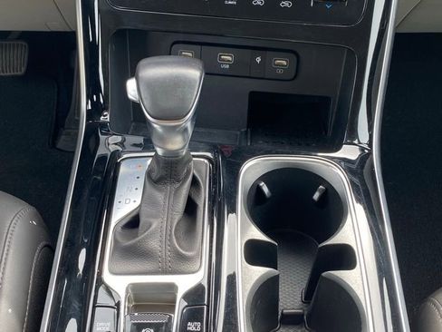 Used 2024 Kia Carnival EX FWD image 21