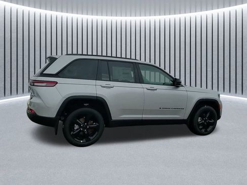 New 2025 Jeep Grand Cherokee Limited w/ Black Appearance Package image 7