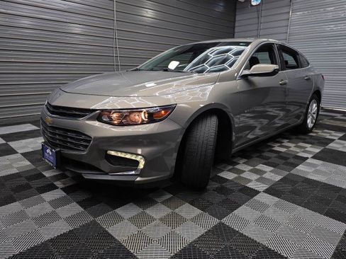 Used 2017 Chevrolet Malibu LT FWD image 38
