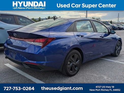 Used 2023 Hyundai Elantra SEL FWD image 2