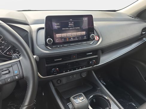 Used 2025 Nissan Rogue SV FWD image 20