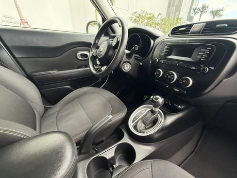 Used 2014 Kia Soul FWD image 18