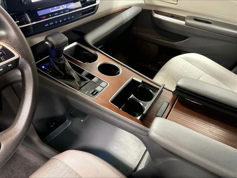 Used 2021 Toyota Sienna LE image 21