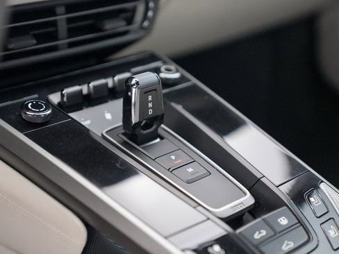 Used 2022 Porsche 911 Carrera image 37