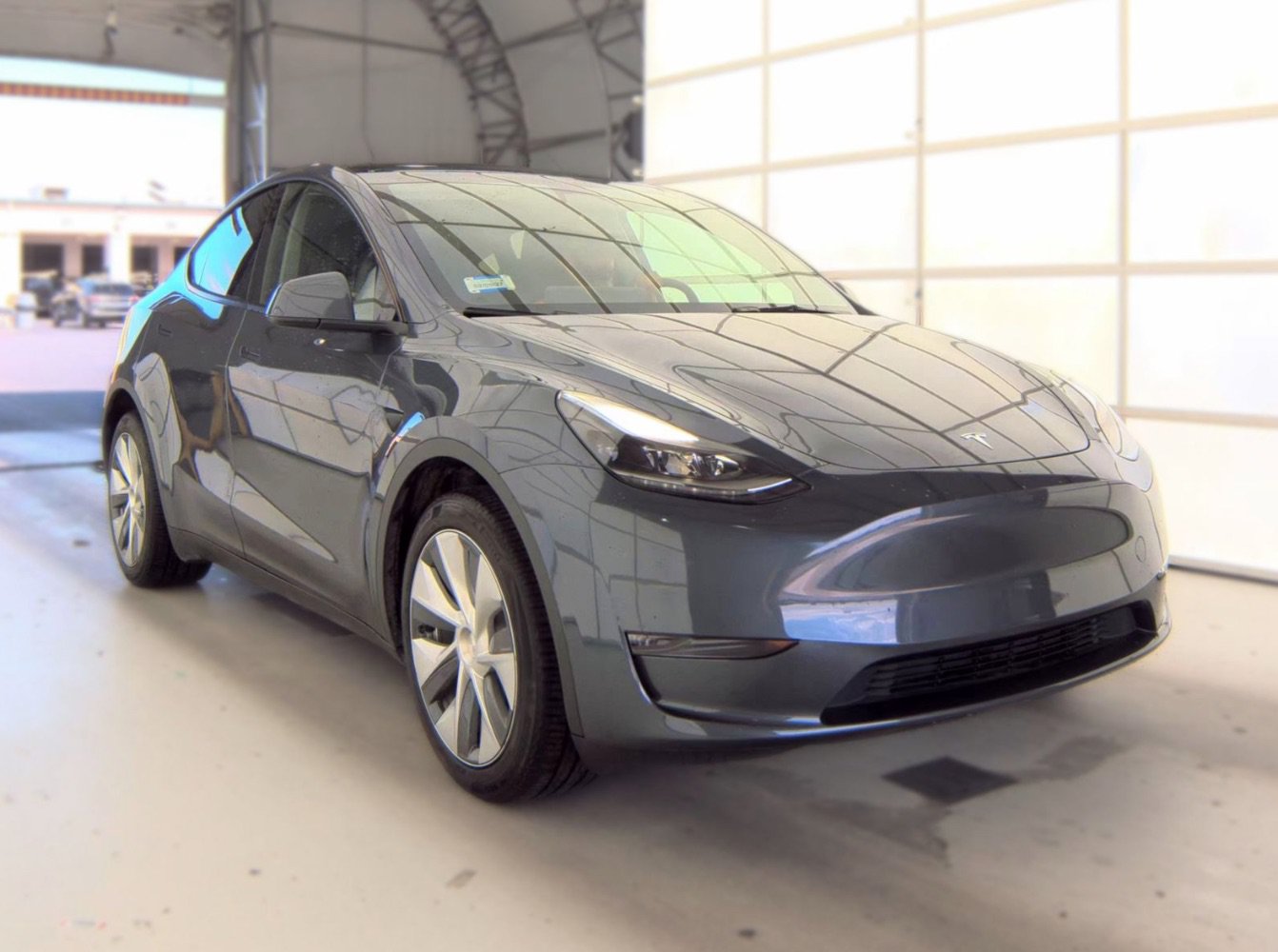 Used 2023 Tesla Model Y Long Range AWD/4WD image 3
