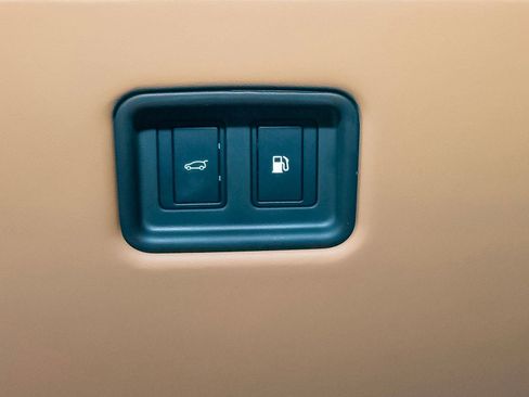 New 2025 Land Rover Range Rover SE image 11