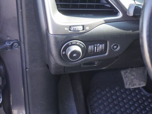 Used 2019 Jeep Cherokee Latitude Plus w/ Comfort/Convenience Group image 16