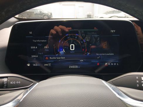 Used 2025 Chevrolet Equinox LT AWD/4WD image 17