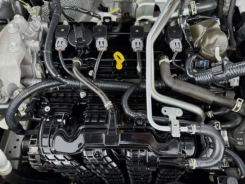 Used 2023 Mitsubishi Outlander SE image 38