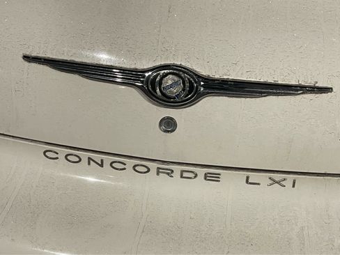 Used 2004 Chrysler Concorde LXi image 8
