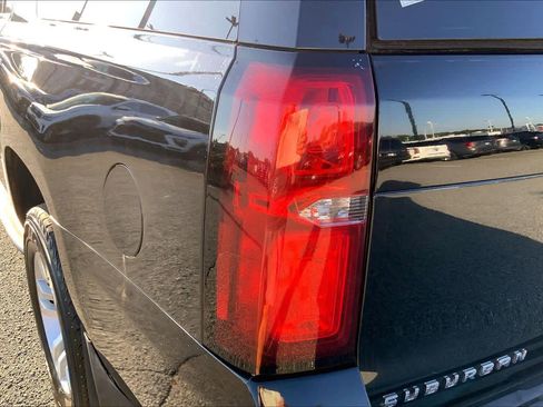 Used 2019 Chevrolet Suburban LT AWD/4WD image 27
