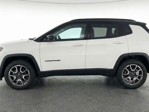 Used 2025 Jeep Compass Trailhawk AWD/4WD image 5