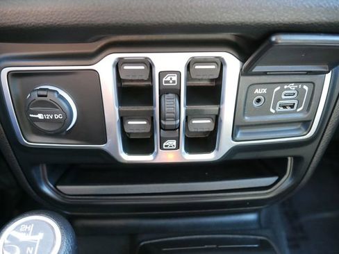 Used 2024 Jeep Wrangler Sport S image 19