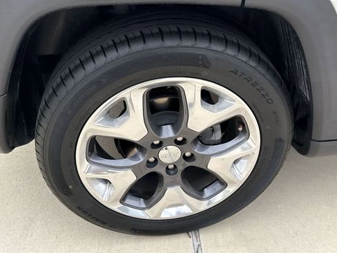 Used 2021 Jeep Compass Limited image 29