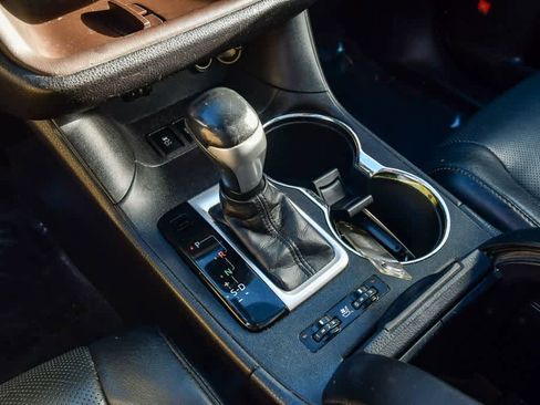 Used 2015 Toyota Highlander Limited Platinum image 21