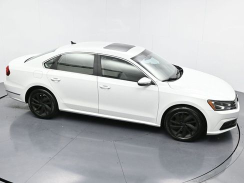 Used 2018 Volkswagen Passat 2.0T SE image 35