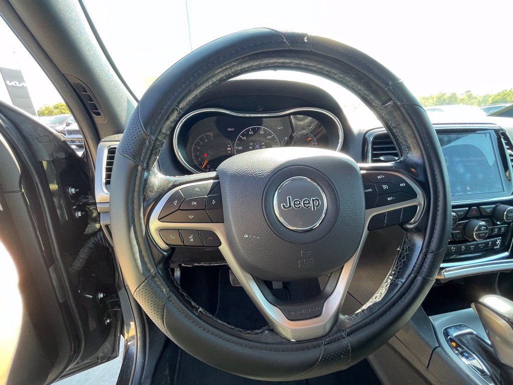 Used 2020 Jeep Grand Cherokee Altitude AWD/4WD image 13
