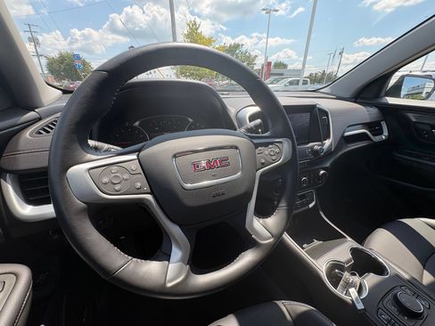 Used 2022 GMC Terrain SLT w/ Infotainment Package II FWD image 12