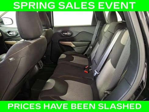 Used 2018 Jeep Cherokee Latitude w/ Altitude Package image 11