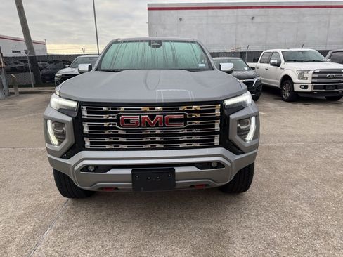 Used 2023 GMC Canyon Denali image 2