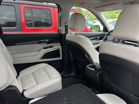 Used 2023 Kia Telluride EX w/ EX Captain's Chair Package AWD/4WD image 10