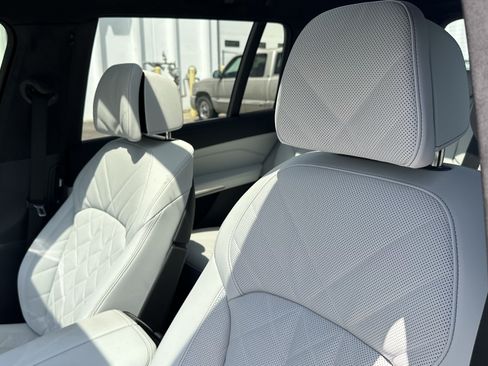 Used 2026 BMW X7 xDrive40i w/ M Sport Package AWD/4WD image 18