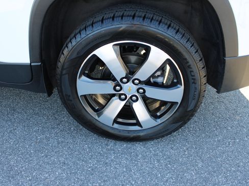 Used 2022 Chevrolet Traverse LT w/ LT Premium Package image 10