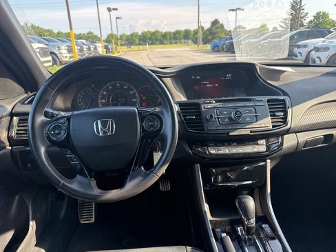 Used 2017 Honda Accord Sport Special Edition image 12