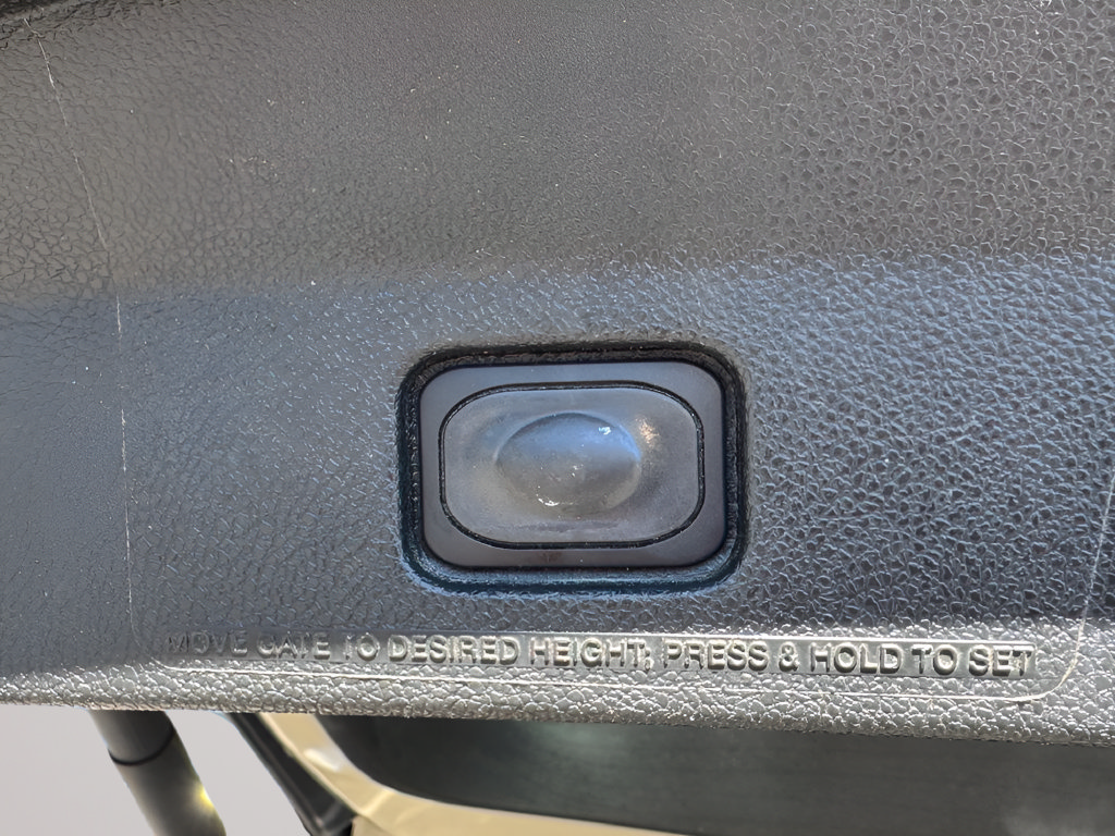 Used 2018 Ford Explorer XLT w/ Equipment Group 202A FWD image 37