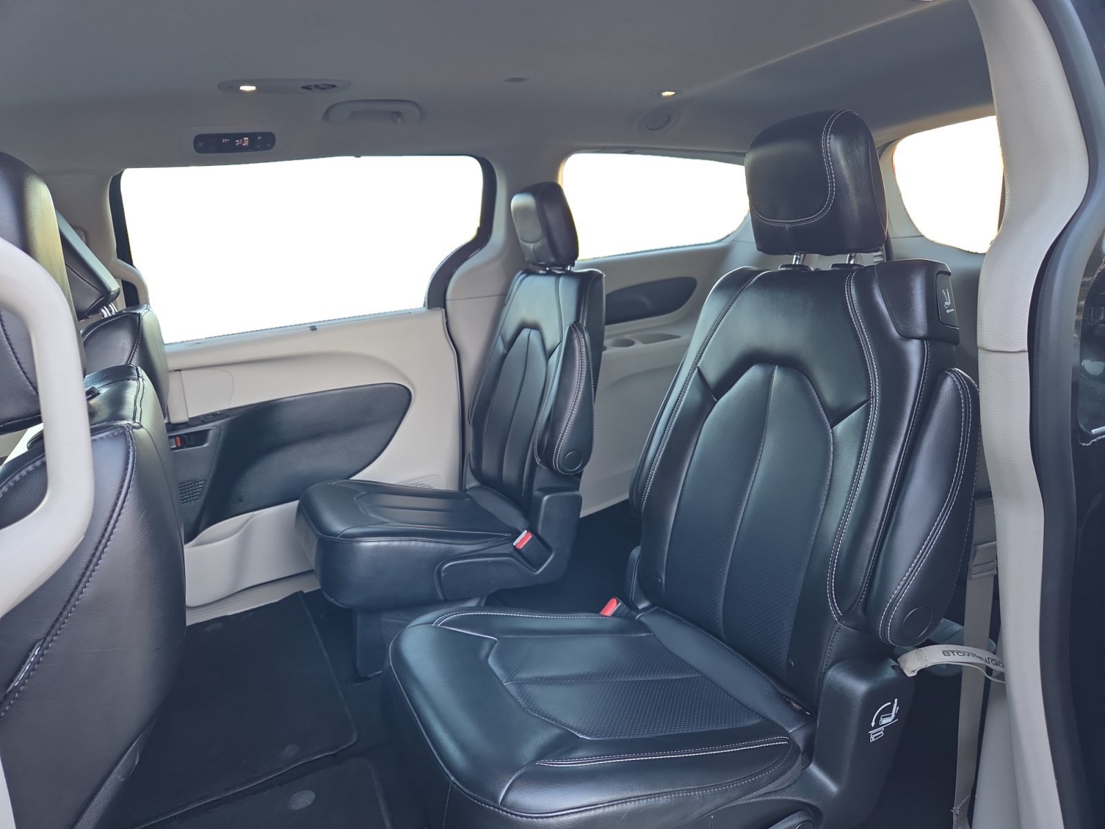 Used 2023 Chrysler Pacifica Touring-L FWD image 24