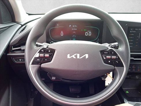 Used 2023 Kia Niro LX FWD image 18