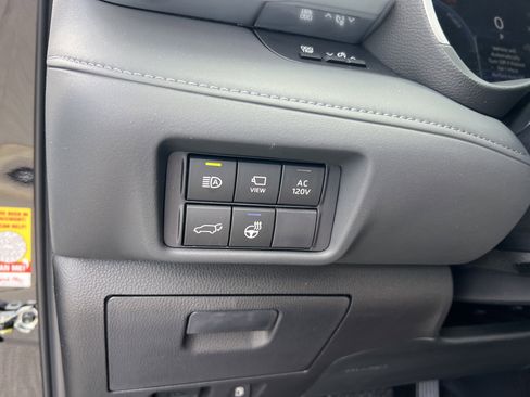 New 2026 Toyota Highlander Limited AWD/4WD image 36