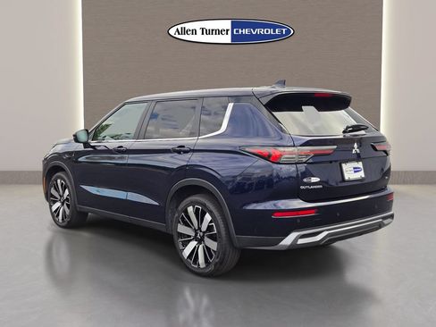 Used 2025 Mitsubishi Outlander AWD image 8