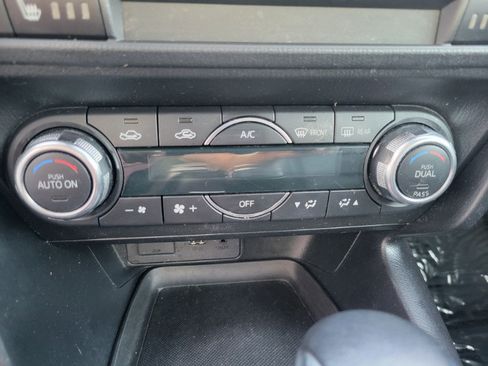 Used 2018 MAZDA MAZDA3 Touring FWD image 31