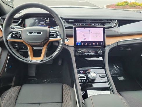 New 2025 Jeep Grand Cherokee L Summit image 9