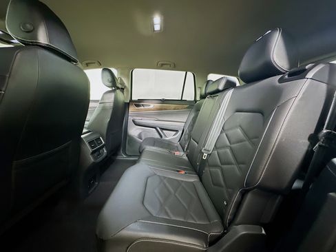 Used 2025 Volkswagen Atlas SE AWD/4WD image 27