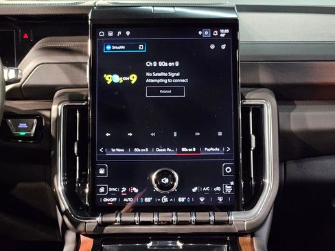 Used 2025 GMC Yukon Denali w/ Sun & Power Step Package image 16