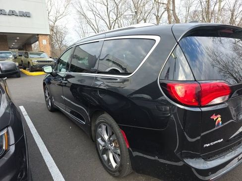 Used 2020 Chrysler Pacifica Limited w/ Tire & Wheel Group image 8