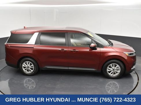 Used 2023 Kia Carnival LX FWD image 32