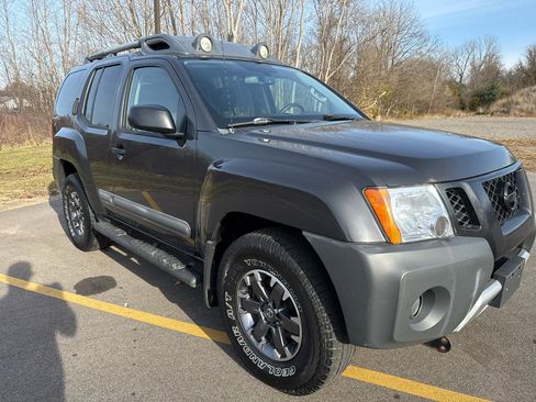Used 2015 Nissan Xterra PRO-4X image 3