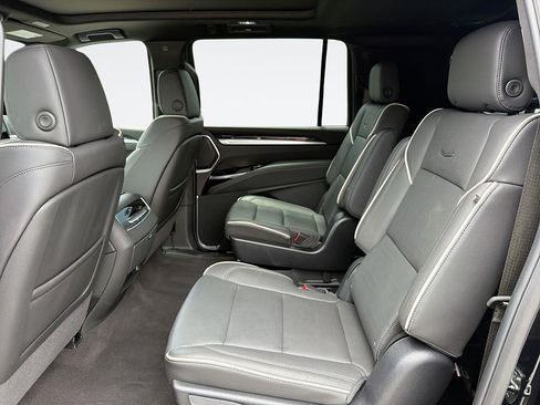 Certified 2026 Cadillac Escalade ESV Luxury AWD/4WD image 27