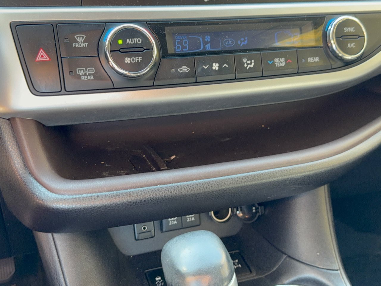Used 2018 Toyota Highlander XLE AWD/4WD image 22