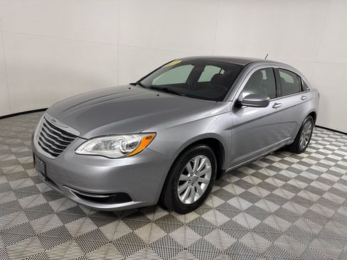 Used 2013 Chrysler 200 Touring FWD image 9