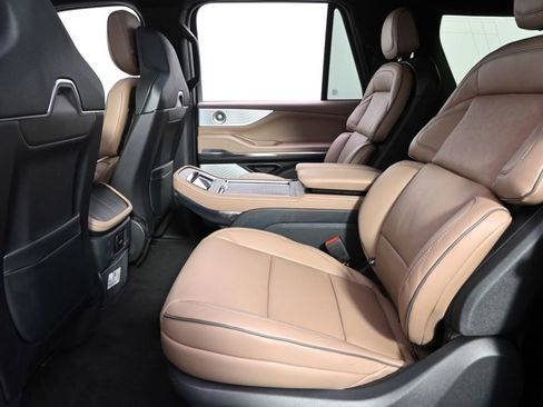 New 2026 Lincoln Navigator L Black Label AWD/4WD image 22