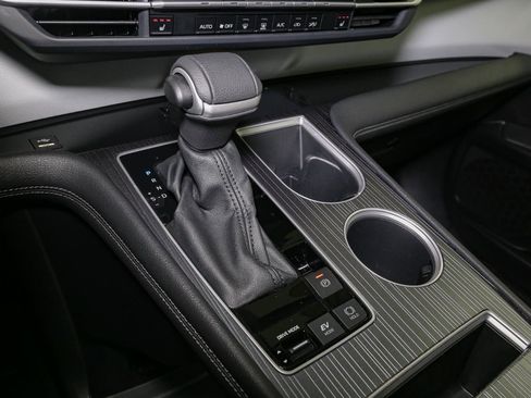 Used 2025 Toyota Sienna XLE image 33